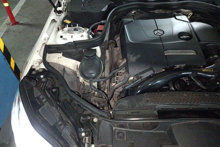 Used Mercedes-Benz E-Class 2015 E 260 L Sport Edition Engine Bay Right
