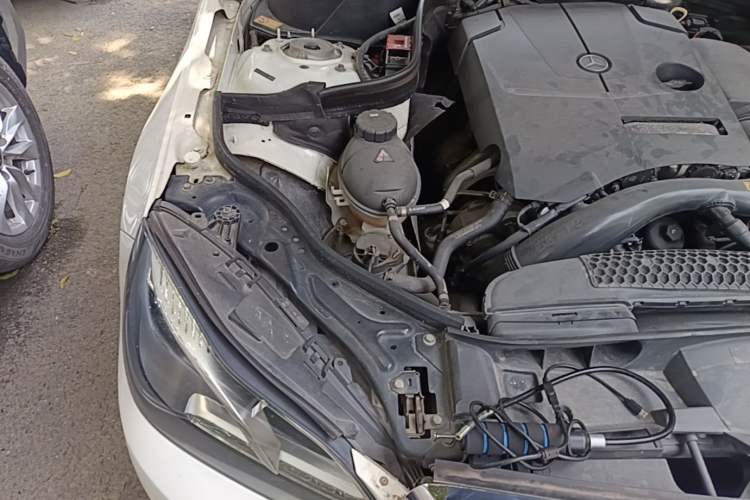 Used Mercedes-Benz E-Class 2015 E 200 L Engine Bay Right