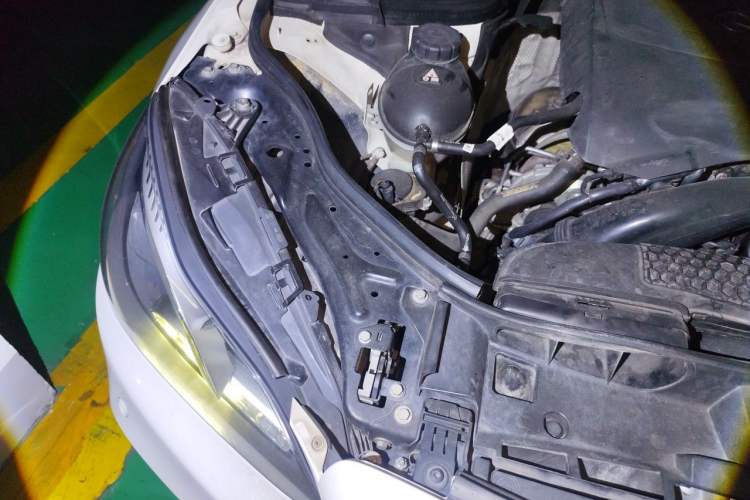 Used Mercedes-Benz E-Class 2015 E 260 L Sport Edition Engine Bay Right