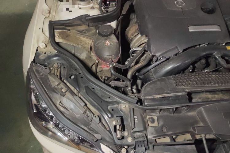 Used Mercedes-Benz E-Class 2015 E 260 L Sport & Fashion Model Engine Bay Right