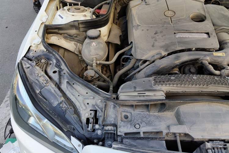 Used Mercedes-Benz E-Class 2015 E 260 L Sport Edition Engine Bay Right