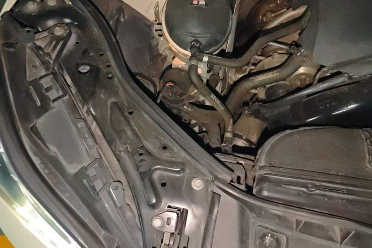 Used Mercedes-Benz E-Class 2015 Revised E 260 L Engine Bay Right