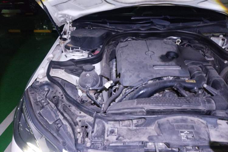 Used Mercedes-Benz E-Class 2015 E 200 L Engine Bay Right