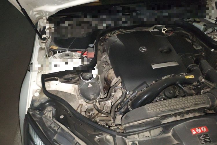 Used Mercedes-Benz E-Class 2015 Facelift E 200 L Engine Bay Right
