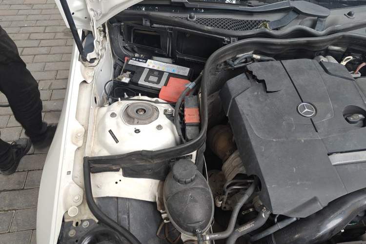 Used Mercedes-Benz E-Class 2015 Revised E 260 L Engine Bay Right