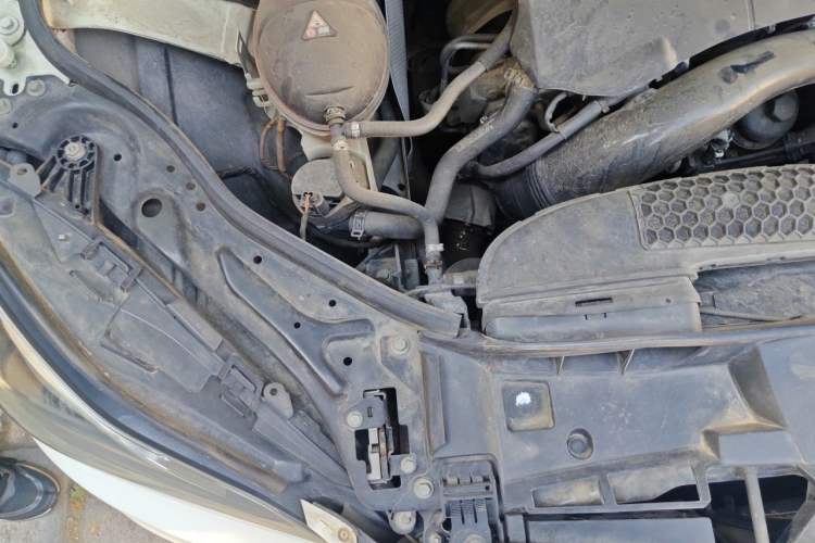 Used Mercedes-Benz E-Class 2015 E 260 L Sport Edition Engine Bay Right