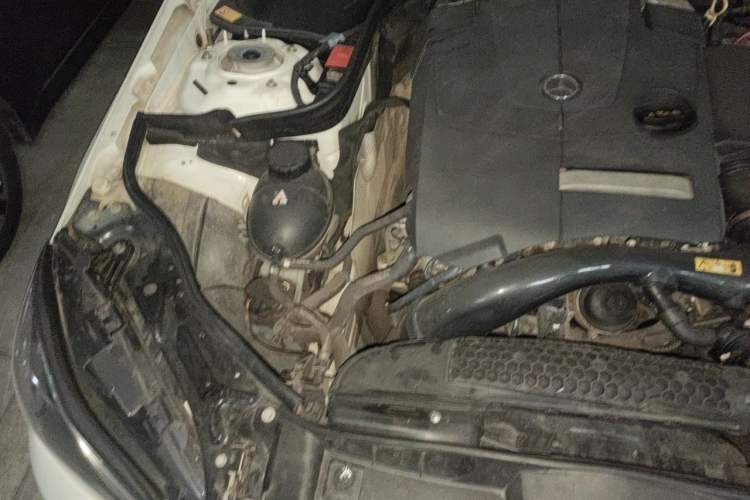 Used Mercedes-Benz E-Class 2015 E 260 L Engine Bay Right