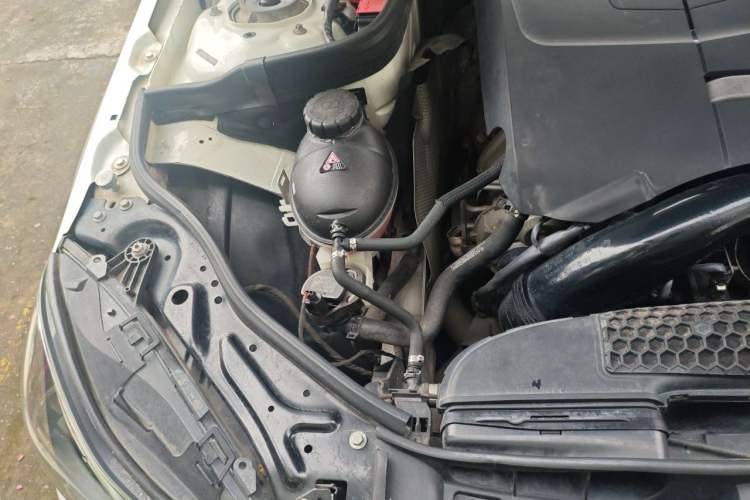 Used Mercedes-Benz E-Class 2015 Facelift E 200 L Sport Edition Engine Bay Right