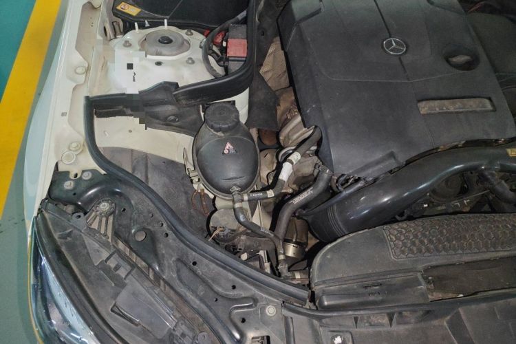 Used Mercedes-Benz E-Class 2015 E 200 L Engine Bay Right