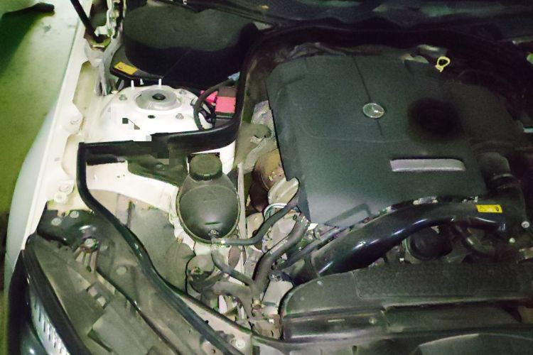 Used Mercedes-Benz E-Class 2015 E 260 L Sport Edition Engine Bay Right
