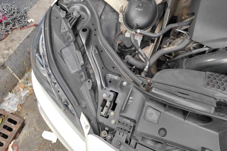Used Mercedes-Benz E-Class 2015 E 260 L Sport Luxury Model Engine Bay Right