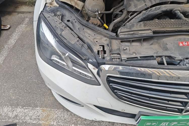 Used Mercedes-Benz E-Class 2015 E 200 L Engine Bay Right