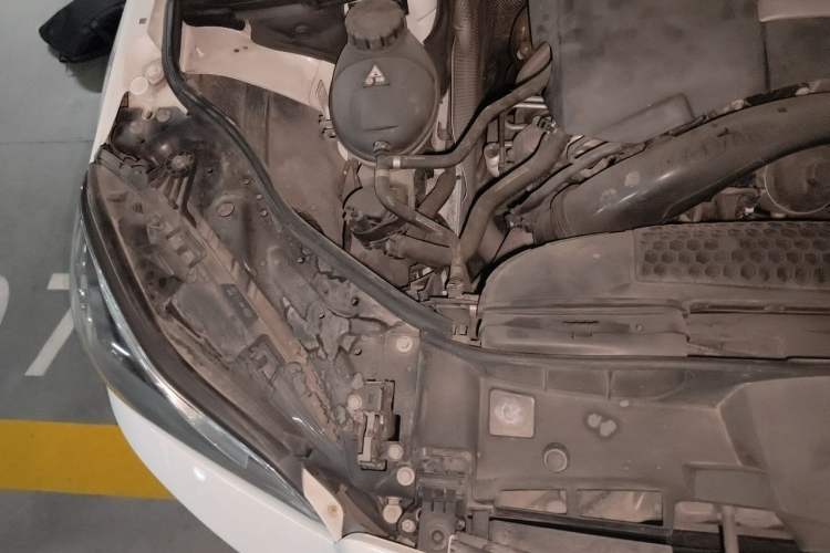 Used Mercedes-Benz E-Class 2015 E 180 L Engine Bay Right