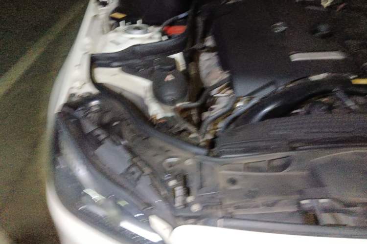 Used Mercedes-Benz E-Class 2015 E 200 L Sport Edition Engine Bay Right