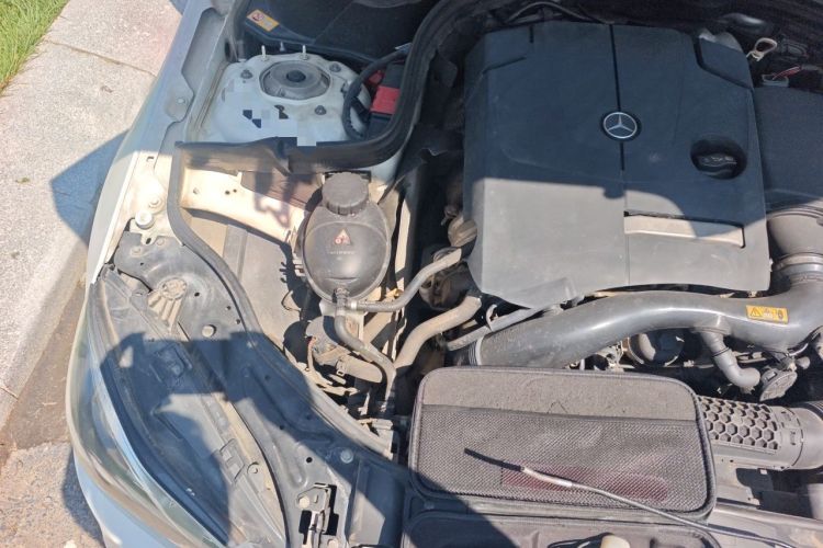 Used Mercedes-Benz E-Class 2015 E 260 L Sport & Fashion Model Engine Bay Right