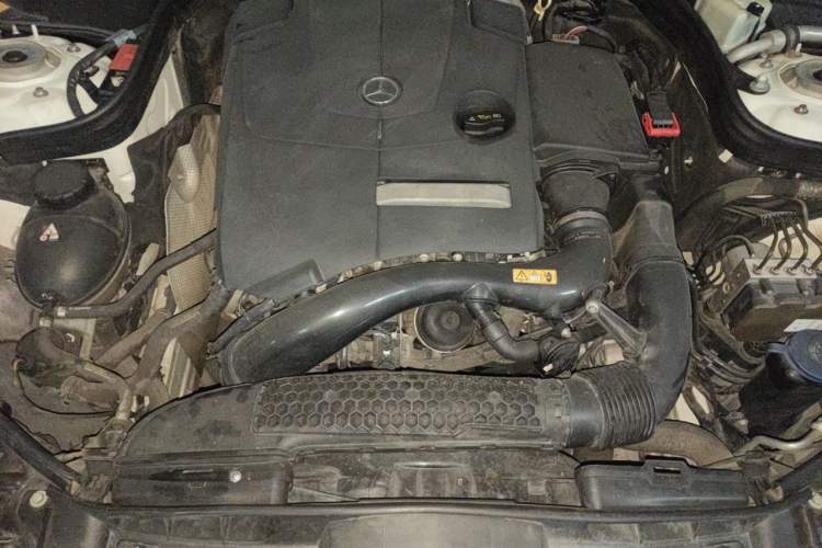Used Mercedes-Benz E-Class 2015 E 260 L Engine Bay