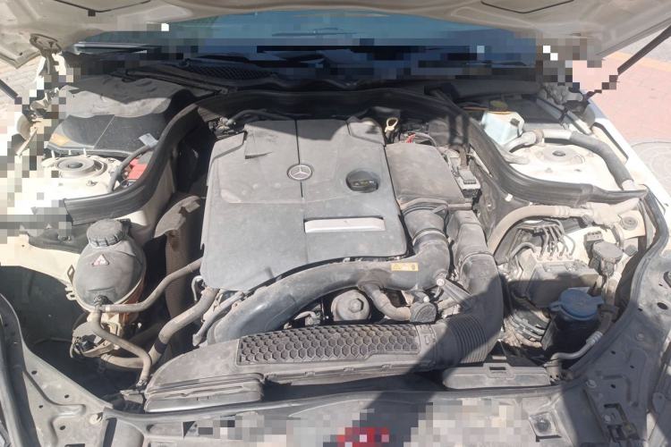 Used Mercedes-Benz E-Class 2015 E 200 L Engine Bay
