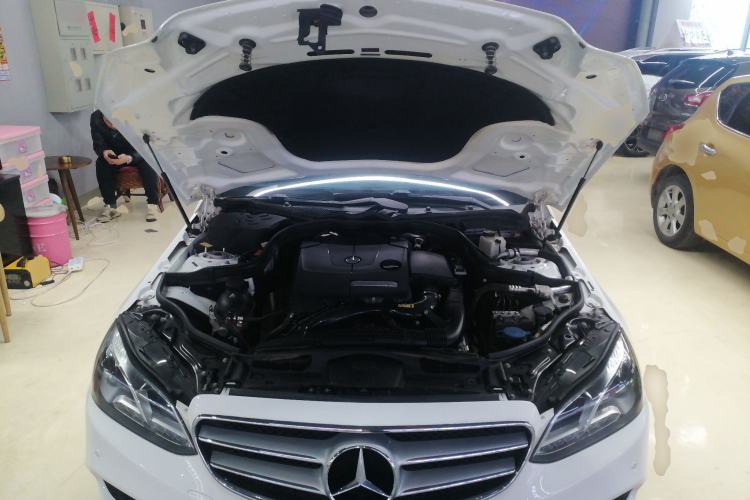 Used Mercedes-Benz E-Class 2015 E 260 L Sport & Fashion Model Engine Bay