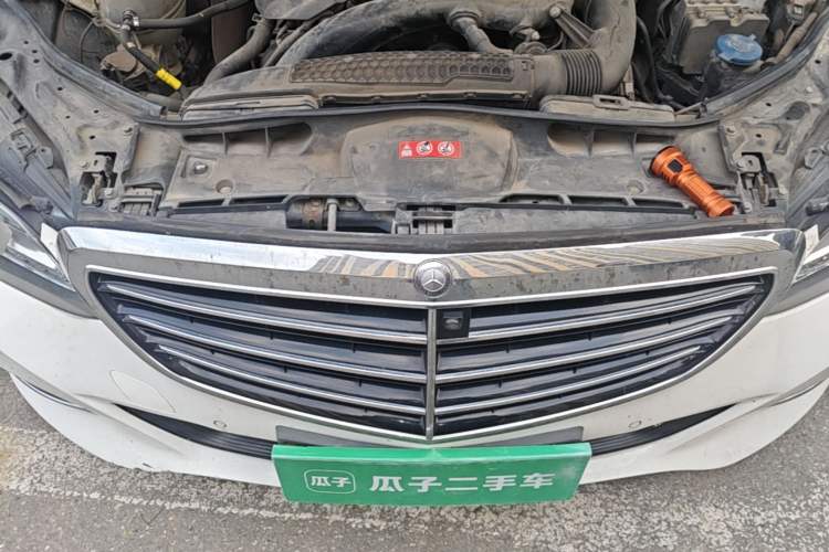 Used Mercedes-Benz E-Class 2015 E 200 L Engine Bay