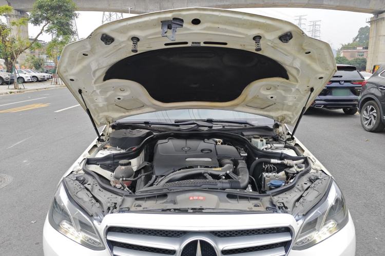 Used Mercedes-Benz E-Class 2015 Facelift E 200 L Engine Bay