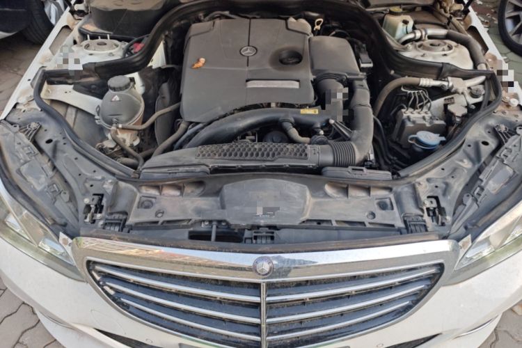 Used Mercedes-Benz E-Class 2015 E 200 L Engine Bay