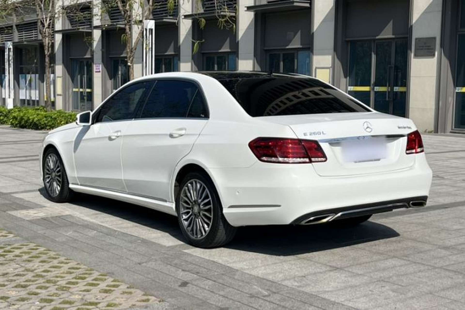 Used Mercedes-Benz E-Class 2015 E 260 L Luxury Model Exterior 3