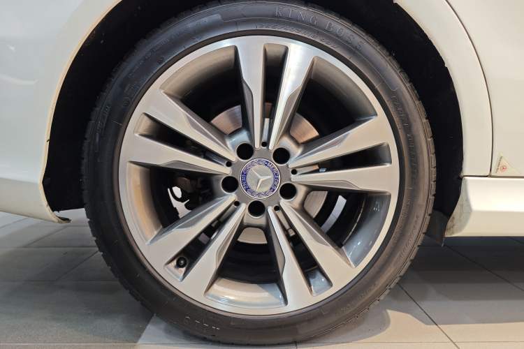 Used Mercedes-Benz E-Class 2015 Facelift E 200 L Sport Edition Exterior 3