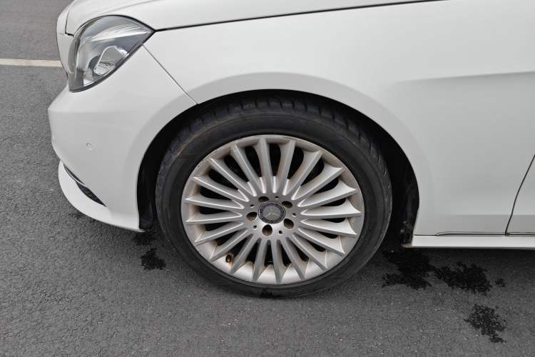 Used Mercedes-Benz E-Class 2015 Facelift E 200 L Exterior 3