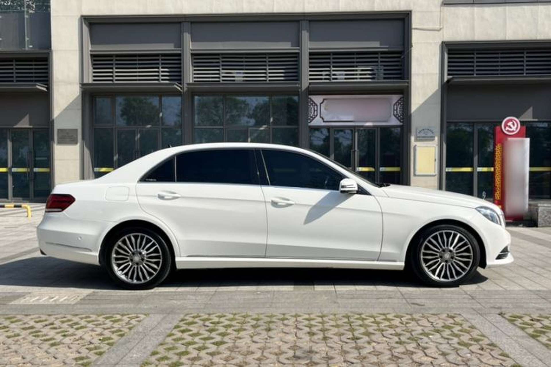 Used Mercedes-Benz E-Class 2015 E 260 L Luxury Model Exterior 4
