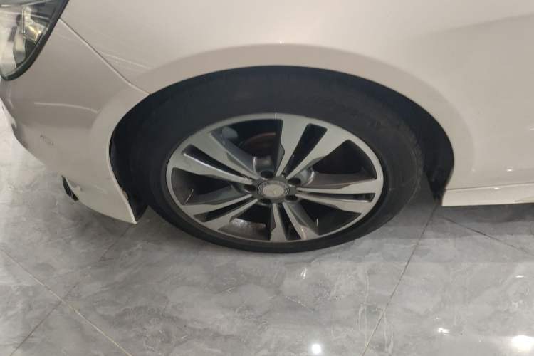 Used Mercedes-Benz E-Class 2015 Facelift E 200 L Sport Edition Exterior 4