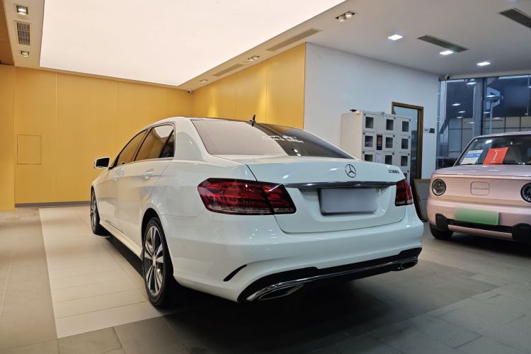 Used Mercedes-Benz E-Class 2015 Facelift E 200 L Sport Edition Exterior 4