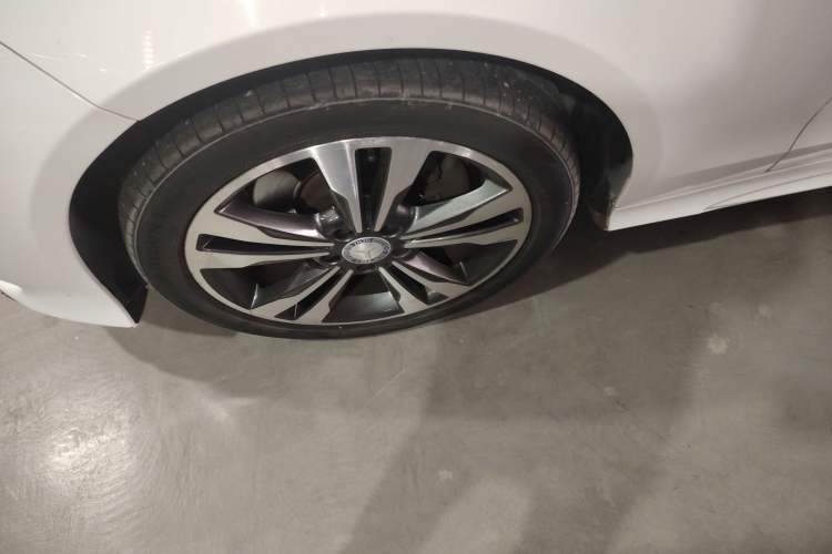 Used Mercedes-Benz E-Class 2015 E 260 L Sport Edition Exterior 4