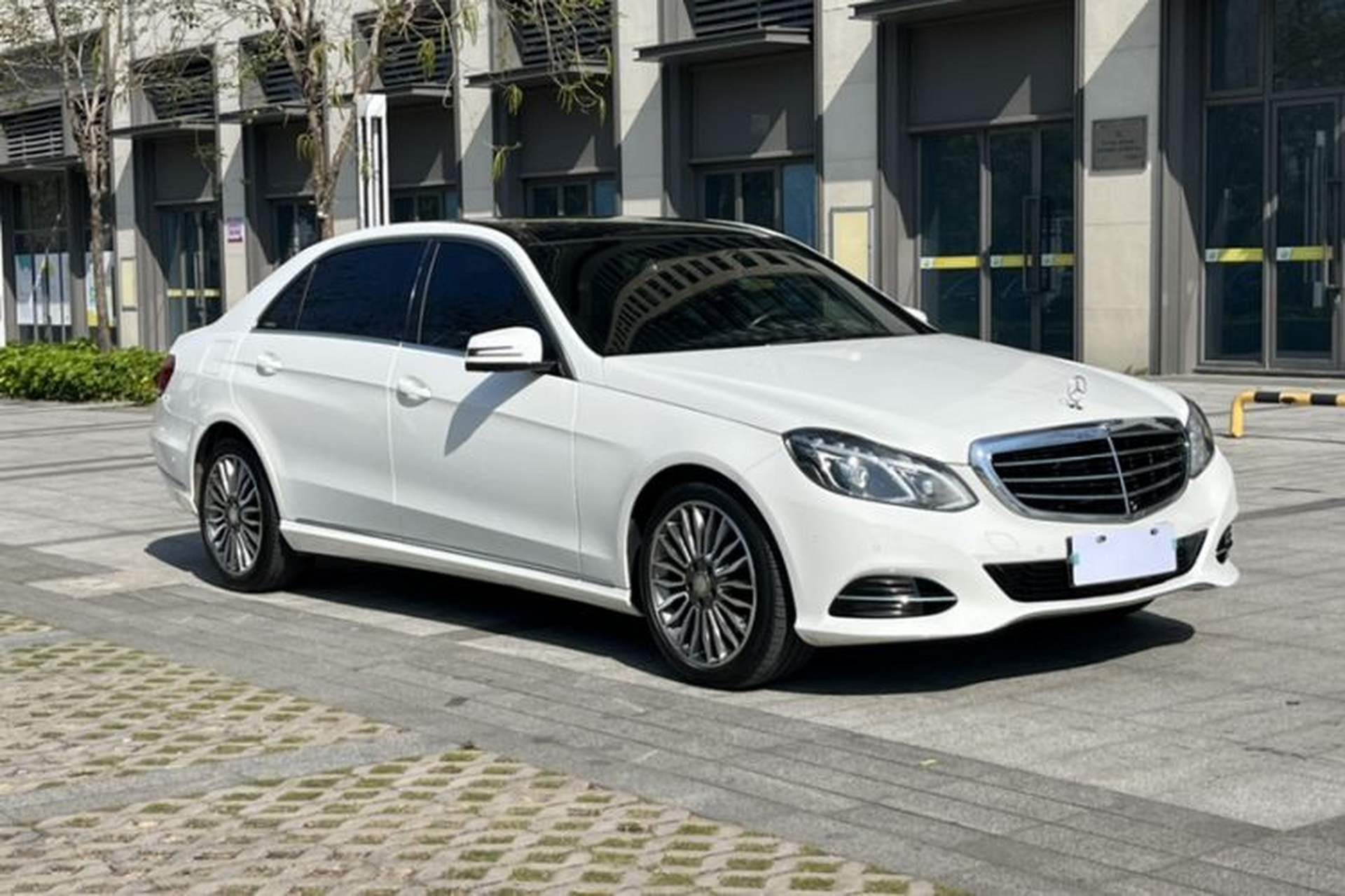 Used Mercedes-Benz E-Class 2015 E 260 L Luxury Model Exterior 5
