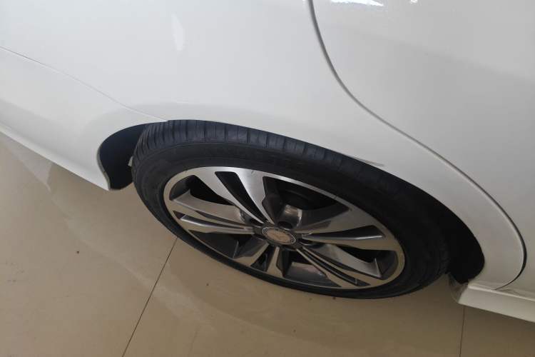 Used Mercedes-Benz E-Class 2015 Facelift E 200 L Sport Edition Exterior 5