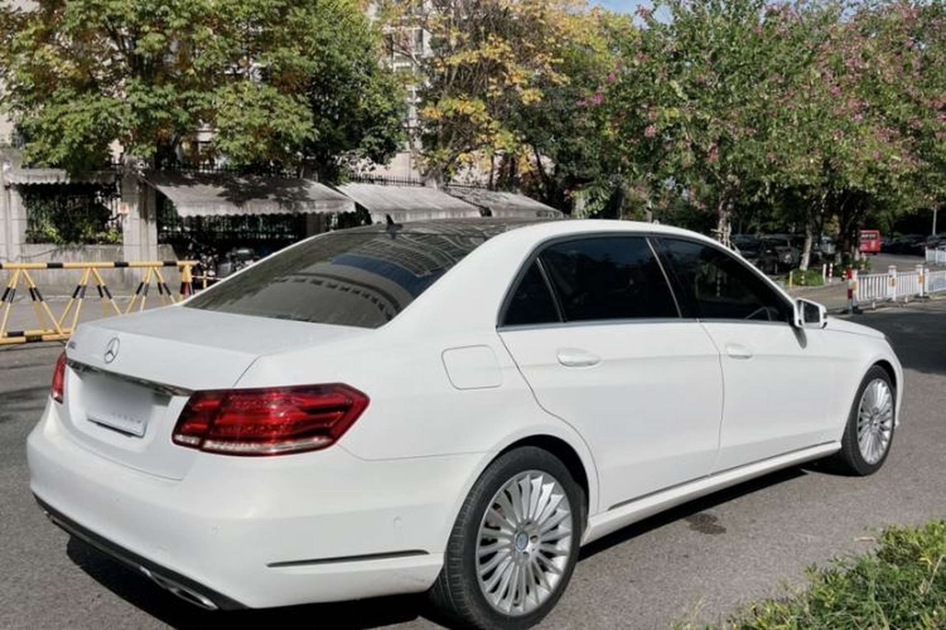 Used Mercedes-Benz E-Class 2015 E 260 L Exterior 6