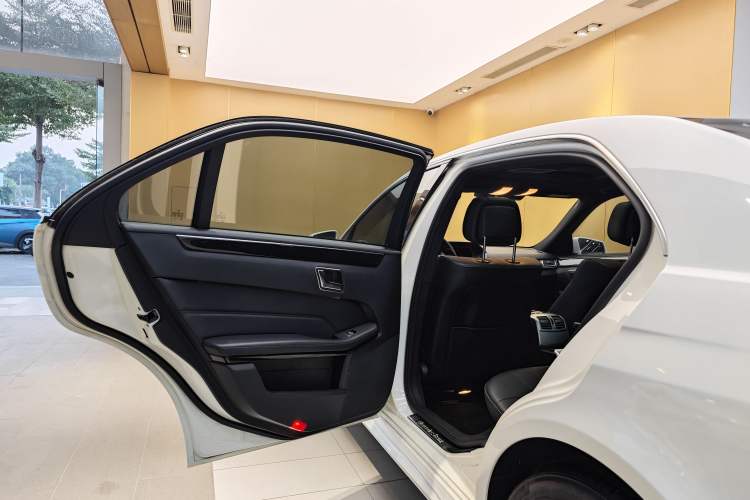 Used Mercedes-Benz E-Class 2015 Facelift E 200 L Sport Edition Exterior 6