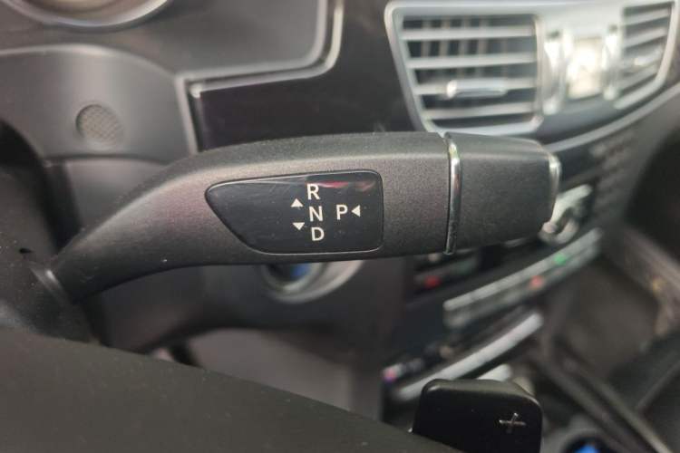 Used Mercedes-Benz E-Class 2015 E 260 L Sport & Fashion Model Gear Lever