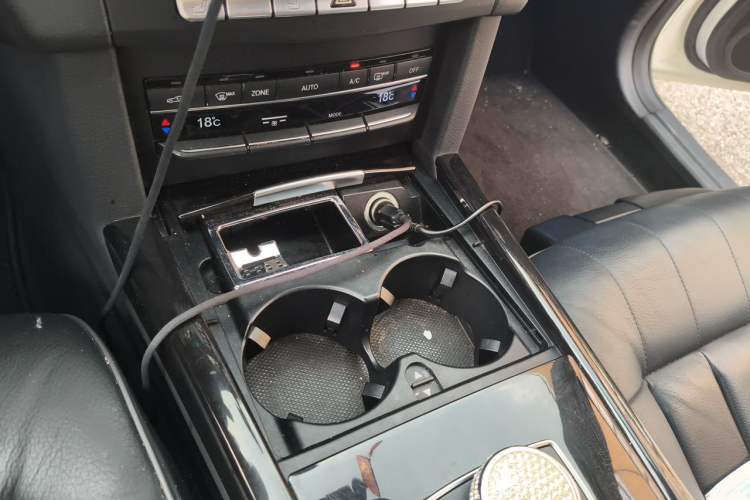 Used Mercedes-Benz E-Class 2015 E 320 L Sport 4MATIC Gear Lever