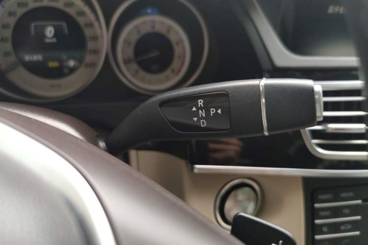 Used Mercedes-Benz E-Class 2015 Facelift E 200 L Sport Edition Gear Lever