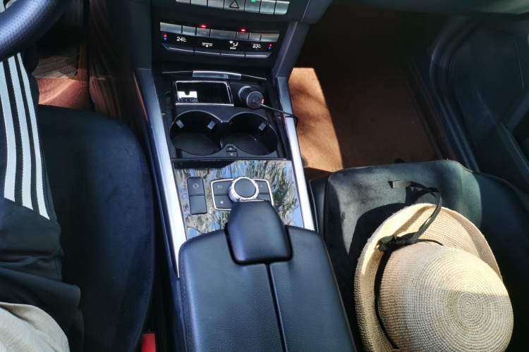 Used Mercedes-Benz E-Class 2015 Facelift E 200 L Sport Edition Gear Lever