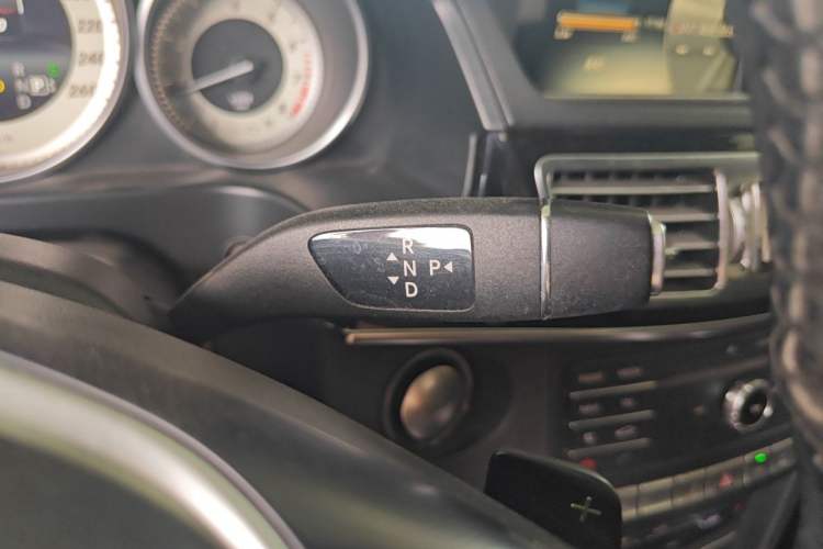 Used Mercedes-Benz E-Class 2015 Facelift E 200 L Sport Edition Gear Lever