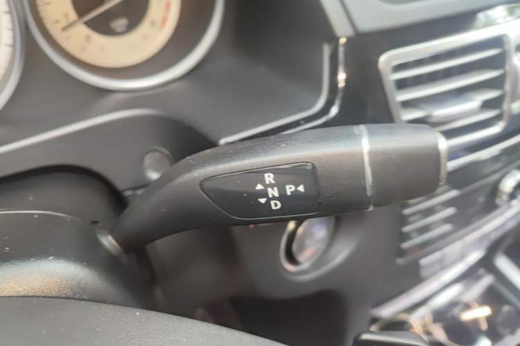 Used Mercedes-Benz E-Class 2015 Facelift E 200 L Sport Edition Gear Lever