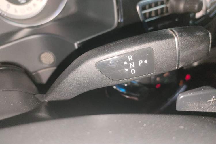 Used Mercedes-Benz E-Class 2015 Facelift E 200 L Sport Edition Gear Lever