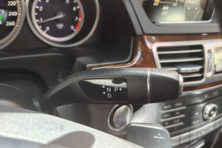 Used Mercedes-Benz E-Class 2015 E 200 L Gear Lever