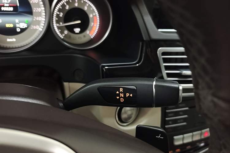 Used Mercedes-Benz E-Class 2015 Facelift E 200 L Sport Edition Gear Lever