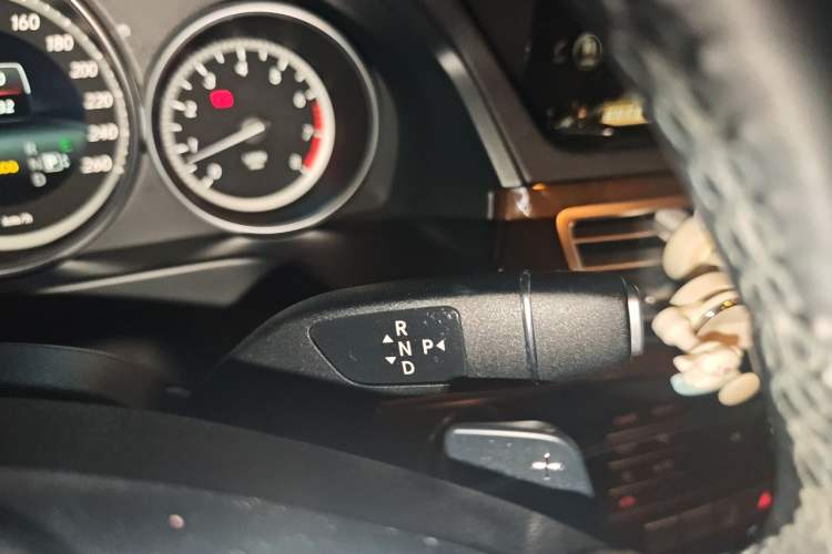 Used Mercedes-Benz E-Class 2015 Revised E 260 L Gear Lever