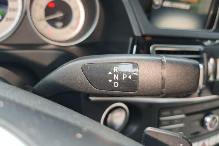 Used Mercedes-Benz E-Class 2015 Facelift E 200 L Sport Edition Gear Lever