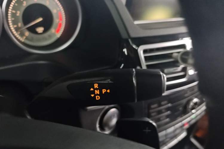 Used Mercedes-Benz E-Class 2015 Facelift E 200 L Sport Edition Gear Lever