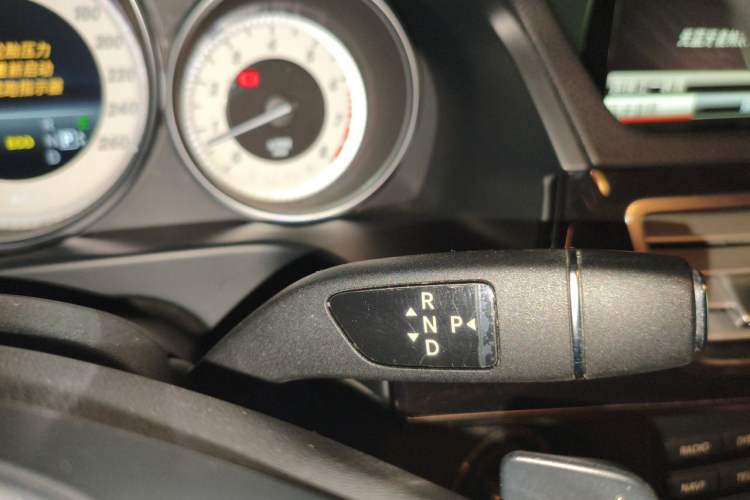Used Mercedes-Benz E-Class 2015 E 260 L Sport & Fashion Model Gear Lever