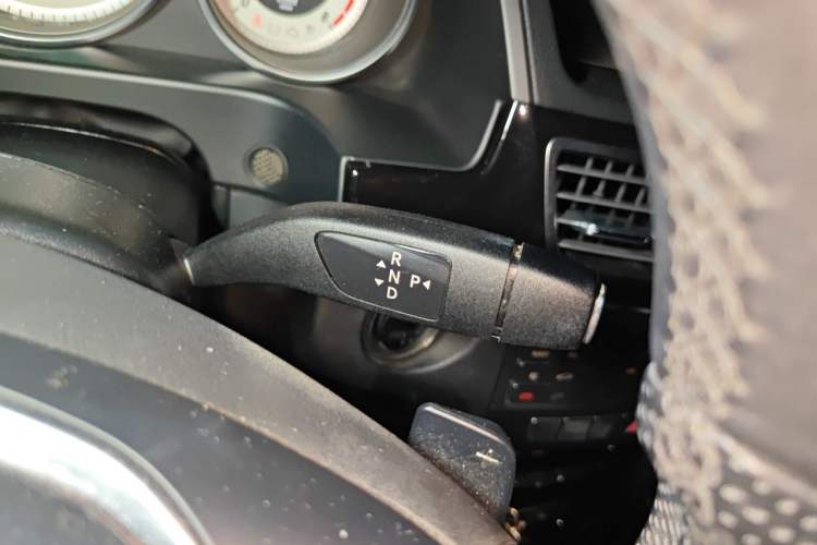 Used Mercedes-Benz E-Class 2015 Facelift E 200 L Sport Edition Gear Lever